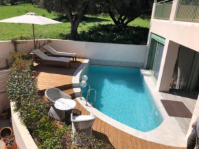 Private pool 2 bedroom apt near the sea